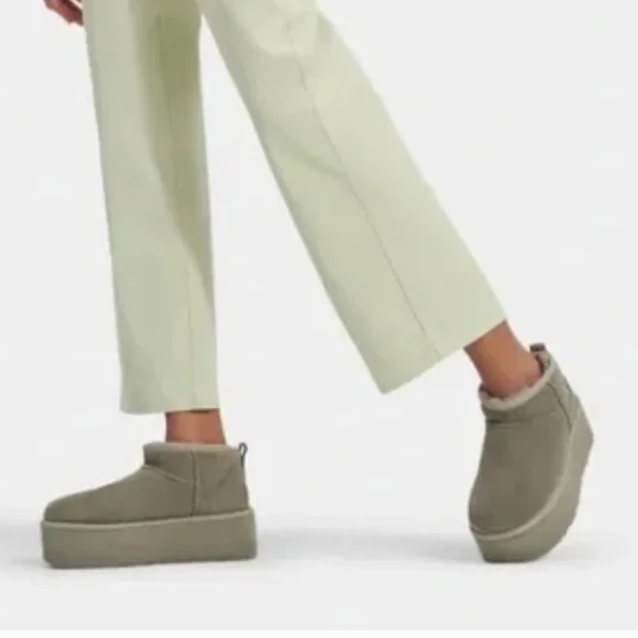 UGG CLASSIC ULTRA MINI PLATFORM BOOTS - Picture 2 of 6